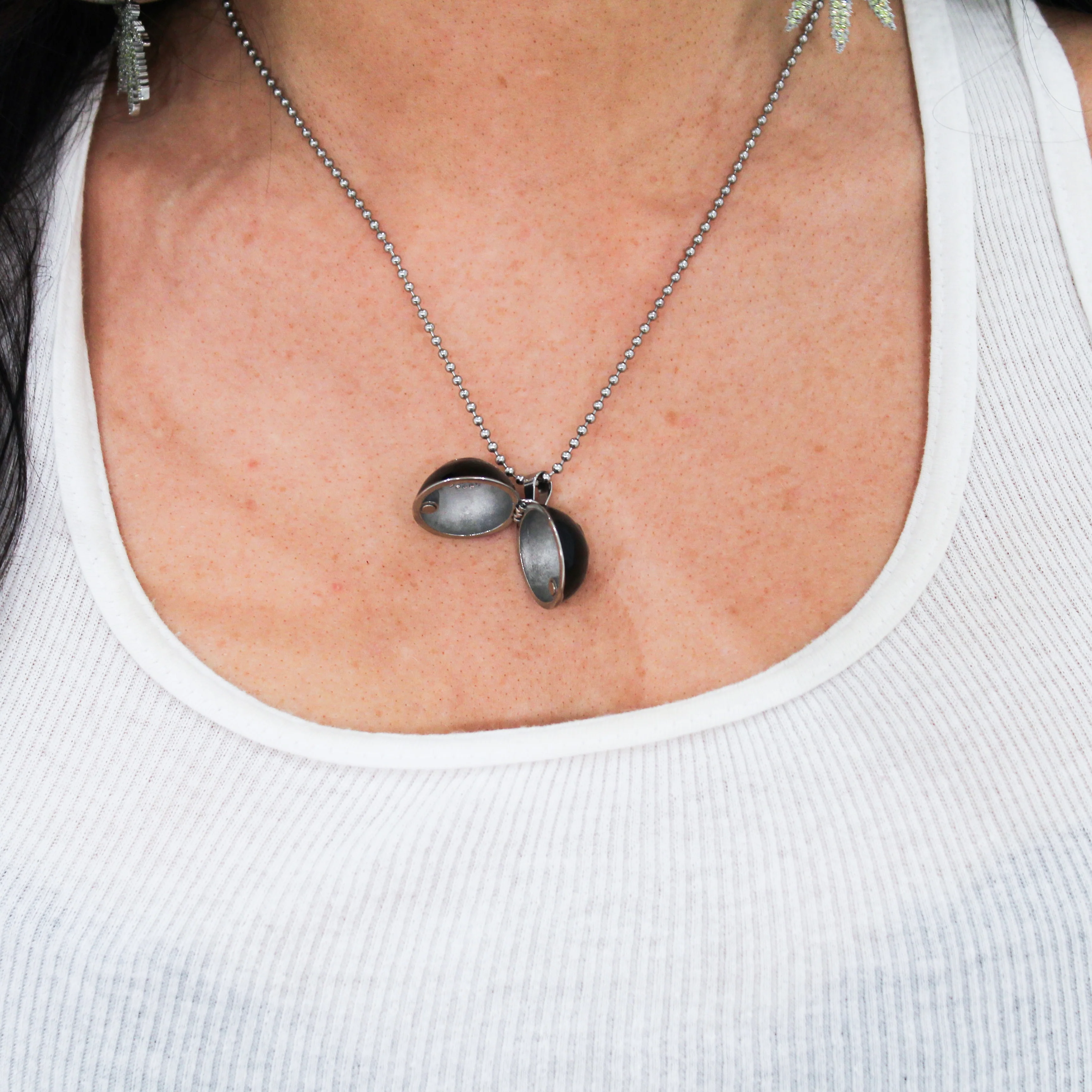 Magic 8 Locket - Image 4