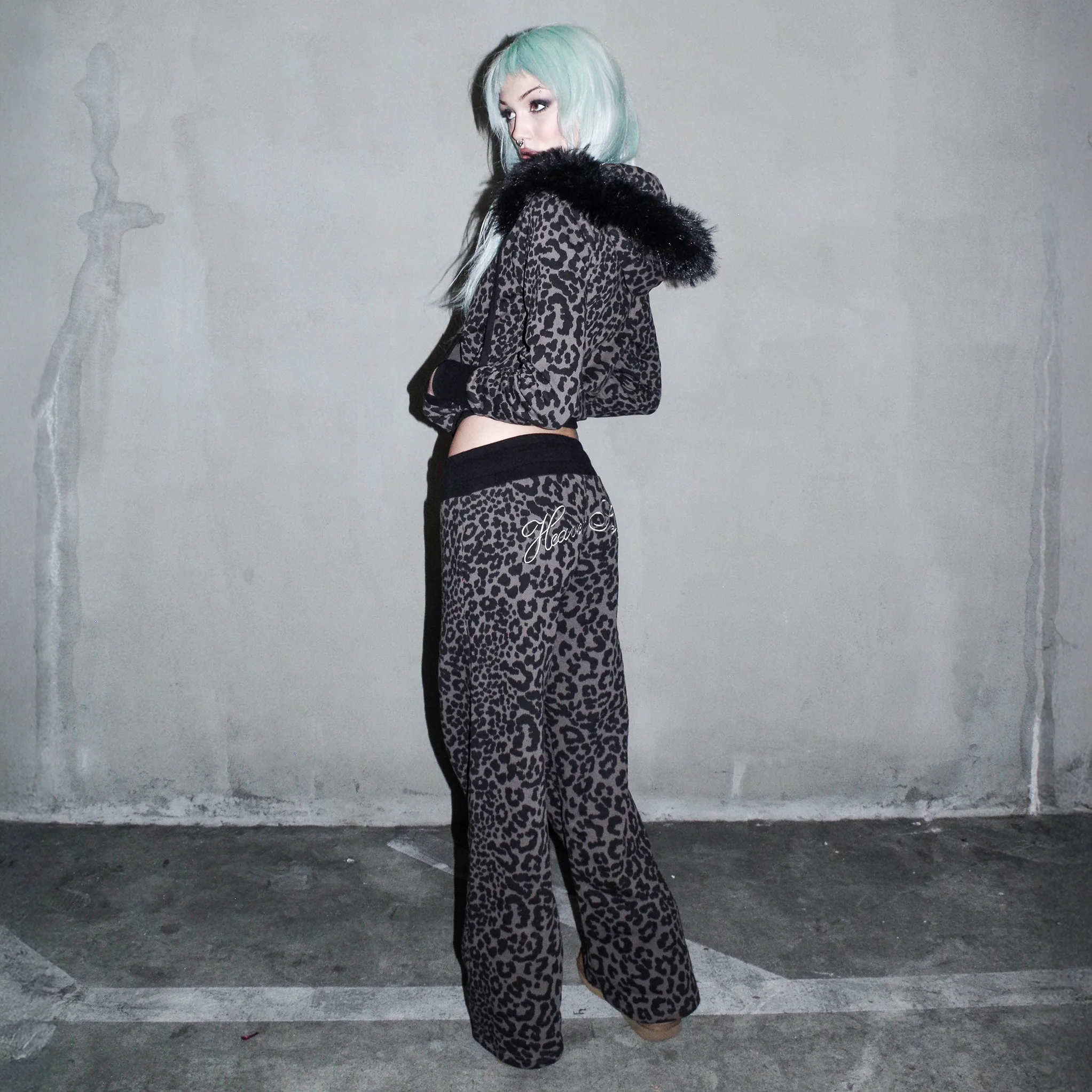 Essential Sweats - Maneater - Image 5